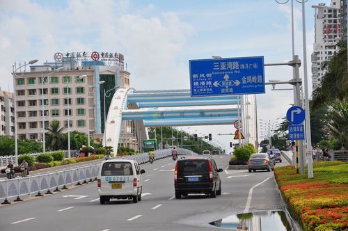 小区周边配套:三亚月川桥