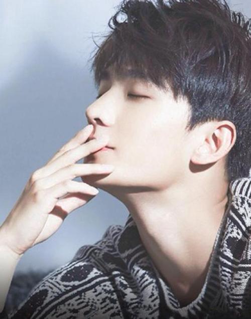 杨洋的长相其实非常的周正.