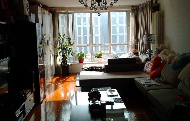 具体做法: 1,大量上白色 采光不好的屋子里如果使用大量深色,基本就