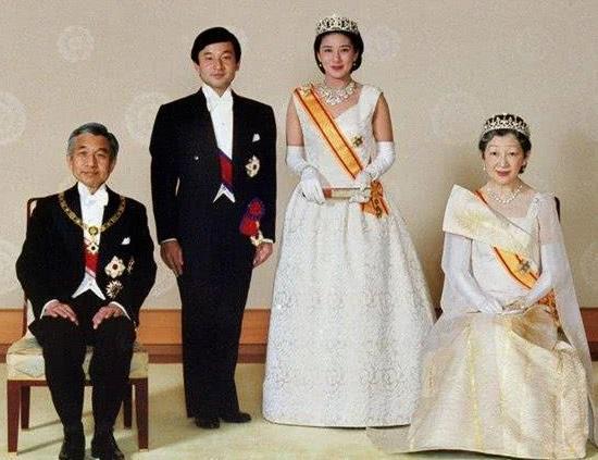 日本美智子皇后与天皇结婚几十年直言我和他没有爱情