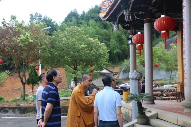 龙岩市民宗局张树淳局长周日莅临高明寺调研.