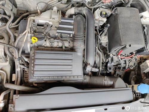 外观展示其实换大众途观发动机仓的空气滤芯器的文章有很多,为什么