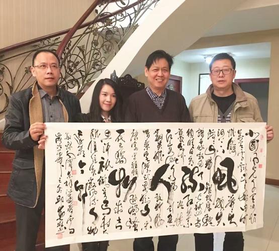 中南海国礼艺术家邱春林丙申腊月半应邀在江城武汉现场泼墨挥毫