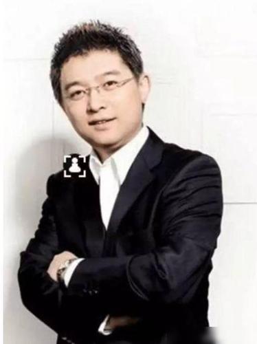 他被称"江苏卫视一哥",一档节目主持10年,如今49岁成人生赢家