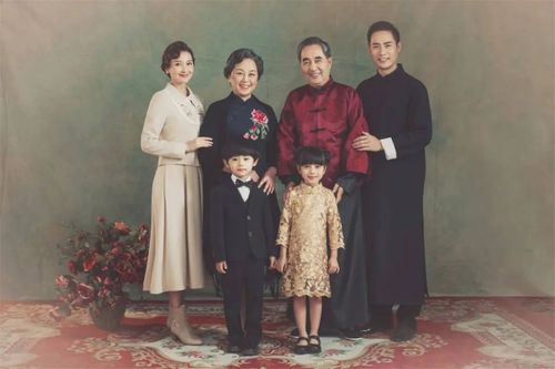 【留下美好回忆·拾忆相馆】128元全家福套餐!5人整体