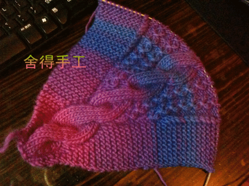 帽顶织法:这个帽子漂亮与否,帽顶也非常关键哟, 帽顶织法我是作了修改