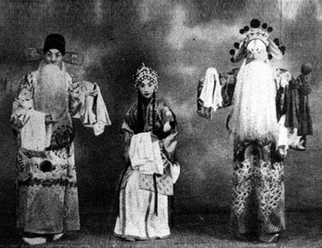 二十世纪三十年代中期,王泉奎与谭富英,张君秋合演《二进宫》