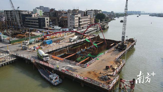 水中作业顺利完成顺德大良大桥进入主塔施工阶段