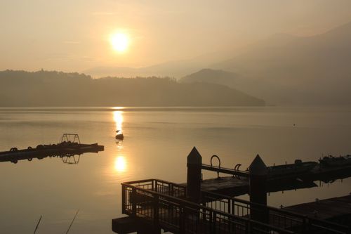 朝阳里的梦幻山水