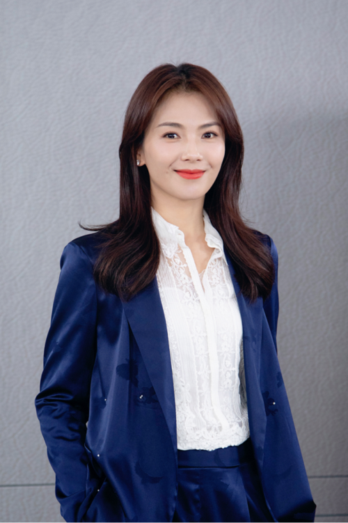 轻松舒适的造型,就像是刘涛的中分发型一样,看上去就会显得十分得经典