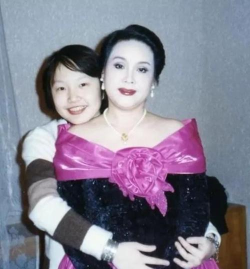 李谷一女儿:曾恨母亲几十年,父亲死后成母亲最大依靠
