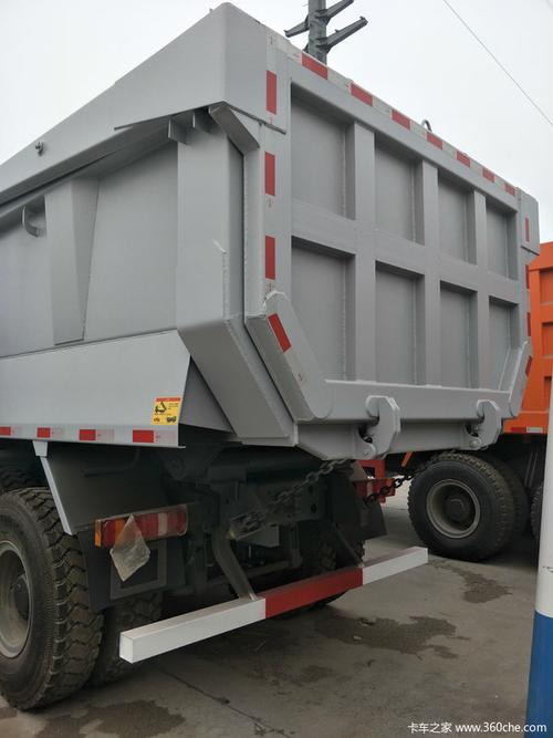 此车为豪沃自卸车,成车,车厢长7.