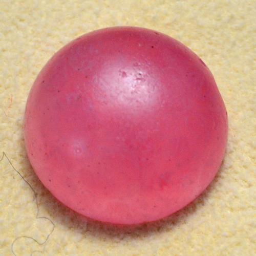 民国前的粉红色石头 是什么石头 还是玻璃的?