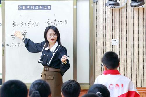 陆莉莉老师执教数学比赛课