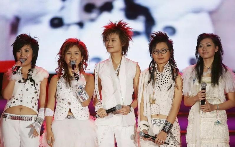 它就是快乐女声,所以2005年时,快乐女声的影响力早已深入人心.