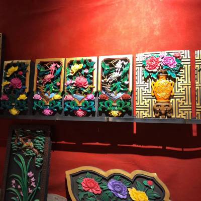 砖雕彩绘 淞山古建 百福图砖雕 砖雕描金涂色 描彩色漆的砖雕影壁古建