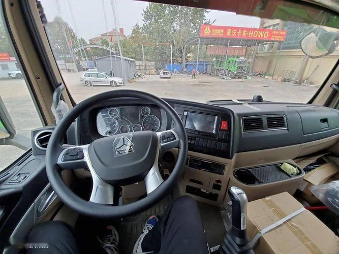 配潍柴的豪沃自卸车回来了400马力曼技术驾驶室不愧是工程之王