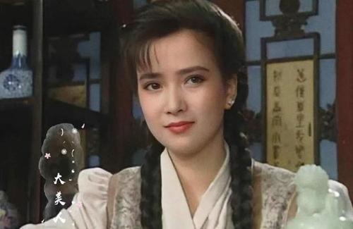 1993年,何晴又出演了电视剧《三国演义》中美艳动人的小乔.