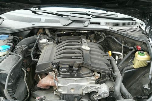 大众途锐发动机舱