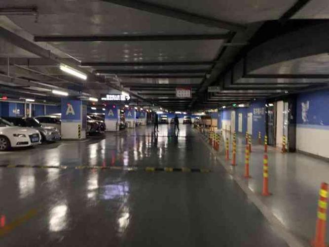 保利广场-停车场-"周末来保利逛一逛,停在了保利的地下停车场.