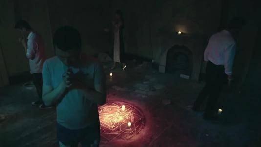 活死人案大学生三更半夜到荒郊野外去玩抄墓碑的灵异游戏