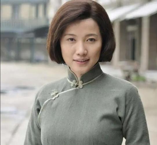 国家一级演员颜丙燕凭一剧8夺影后为母隐退出道26年零绯闻