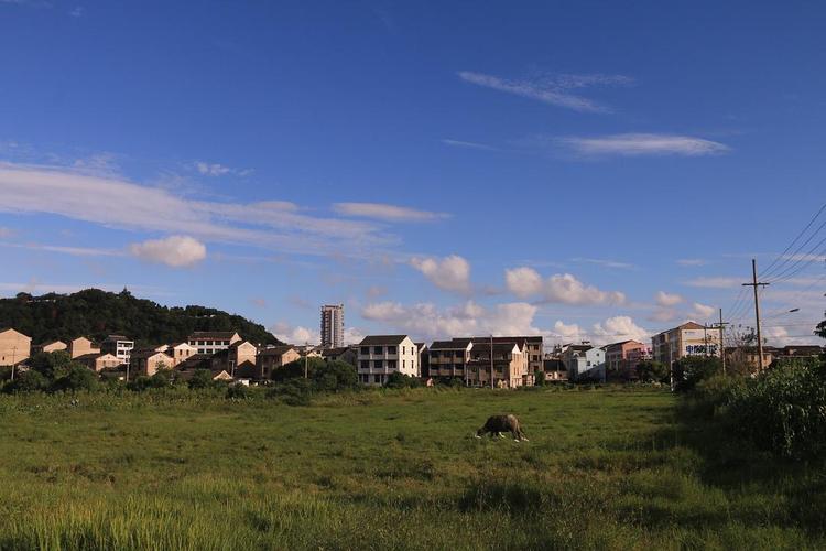 家住临海杜桥镇.那天拍了一个下午,云很美.时中秋.