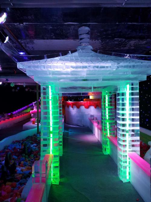 小城二郎山景区今年开放室内冰雕灯节,和家人一起饱览