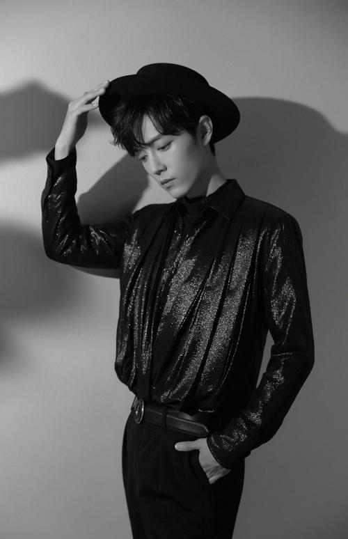 简介:肖战帅气养眼活动写真图片,分享一组肖战图片给大家,图中的明星