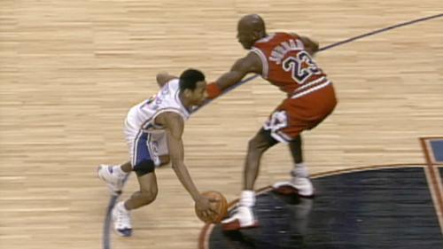 体前变向换手运球