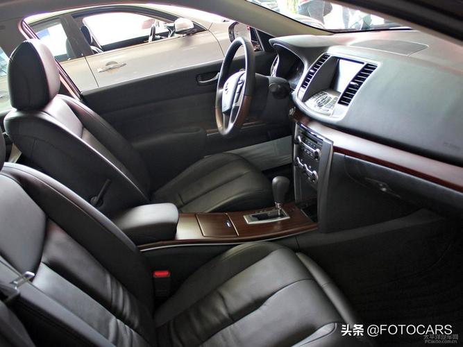 08款天籁公爵2.5l内饰,前排都配有腿托,移动大沙发太舒服