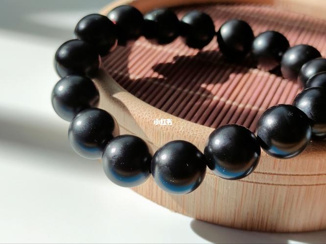 大气的墨玉手串它来了!_手串_和田玉_时尚_配饰_首饰