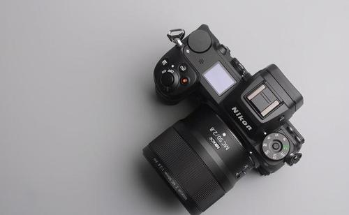 尼康z50mm f2.8微距镜头可以作挂机头吗?105mm f/2.8vrs评测