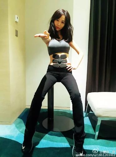 二胖的身材全都包裹在 但她的身材之好 是得到过几百万网友 姜妍的