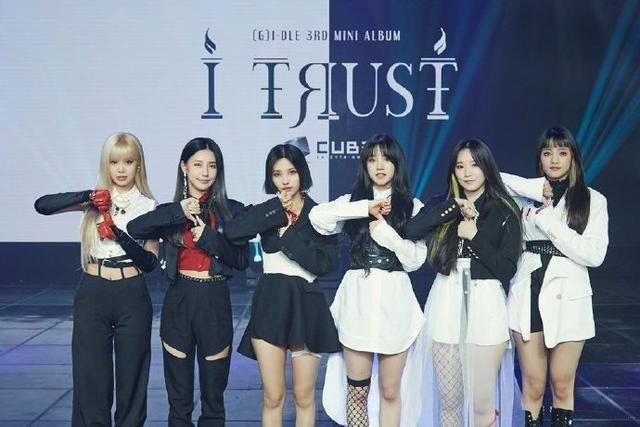 韩女团回归,mv造型演技被称赞,她们的初舞台被批编舞不上心?