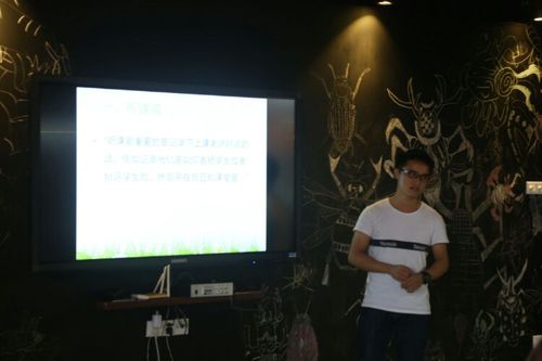 侯广山老师从听课篇,授课篇,学生篇进行了汇报