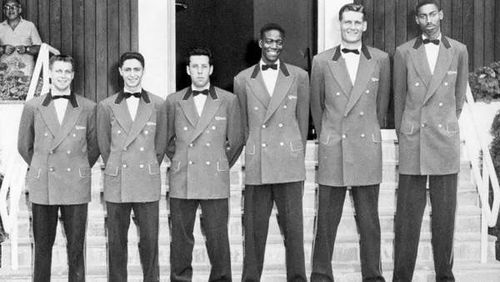 80米,但事实确实如此.威尔特的父亲威廉·张伯伦的身高只有1.