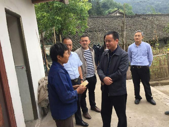 杨佳到联系村调研精准扶贫工作