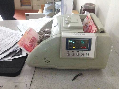 记者实验:旧版验钞机不识新版人民币?