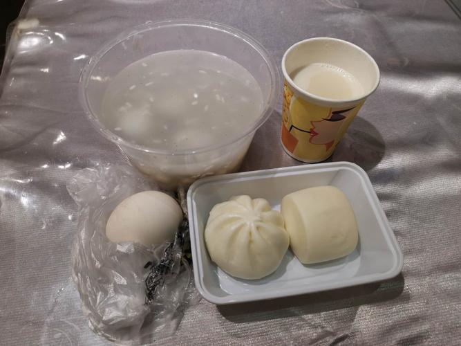 早餐—汤圆,豆浆,包子,白水蛋