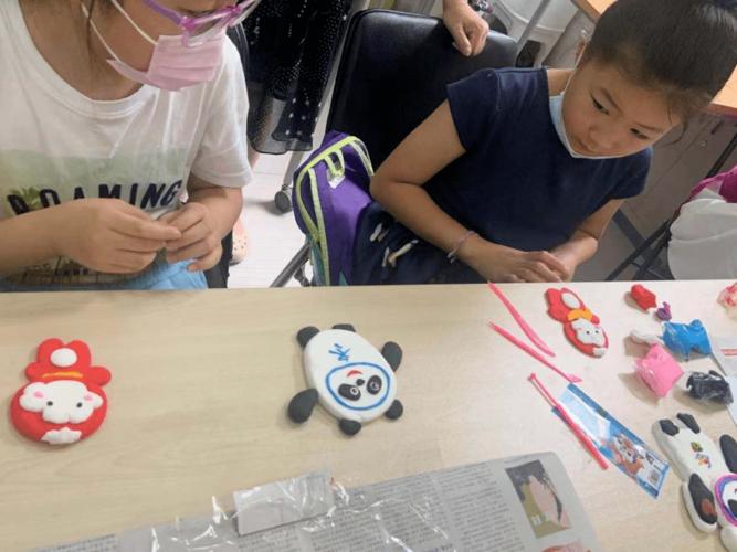 暑期手工diy让冰墩墩跃然手上