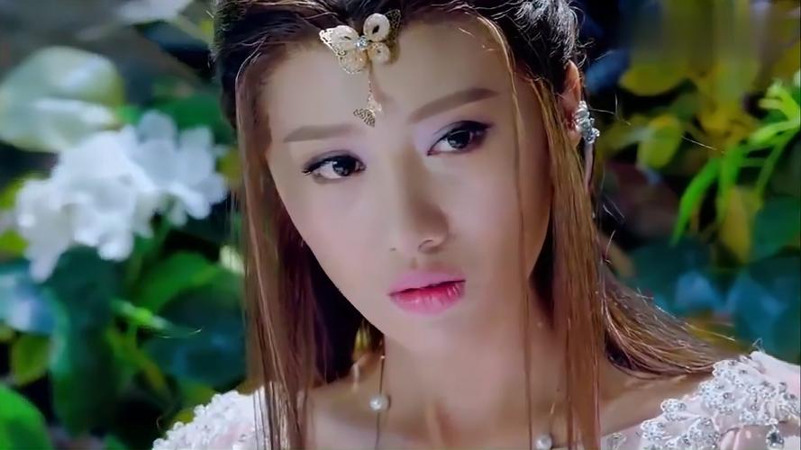 幻城蝶澈美丽又恶毒当着潮涯的面扔她妈去喂蝴蝶潮涯崩溃