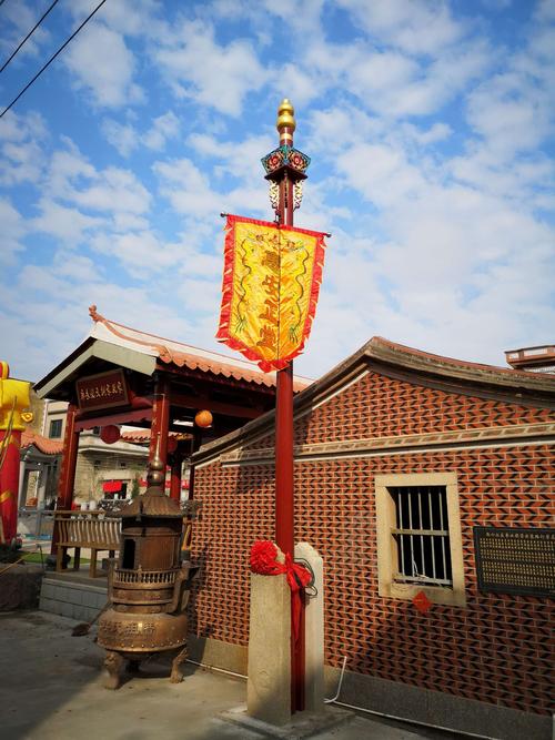 追溯先祖创业功绩------泉港区港墘李氏宗祠举行"立旗杆"复古揭彩仪式