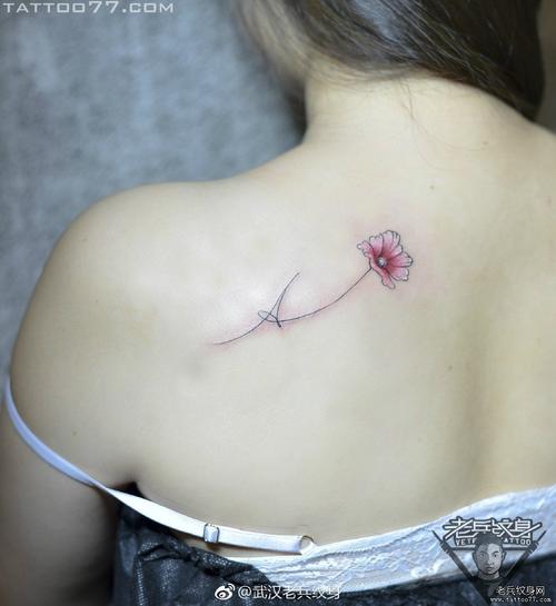 后背小清新花纹身图案