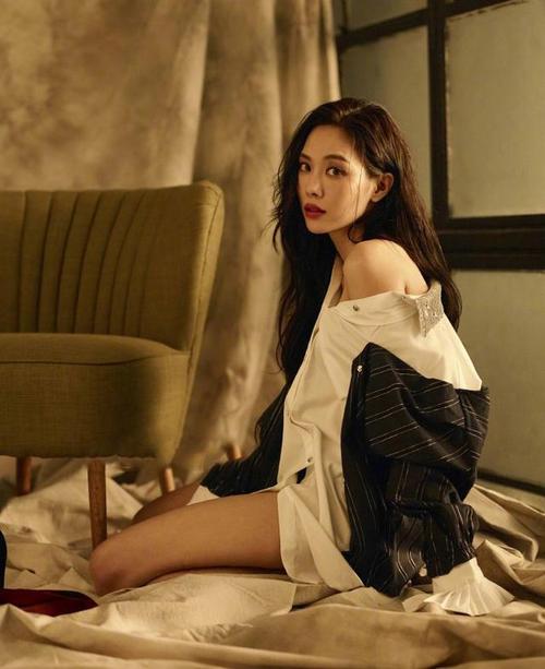 王霏霏性感男人装写真