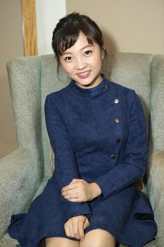 林妙可离家上大学,和女同学逛街之后衣品直线上升