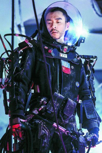 坐实中国队长之称流浪地球后李光洁再演救援英雄