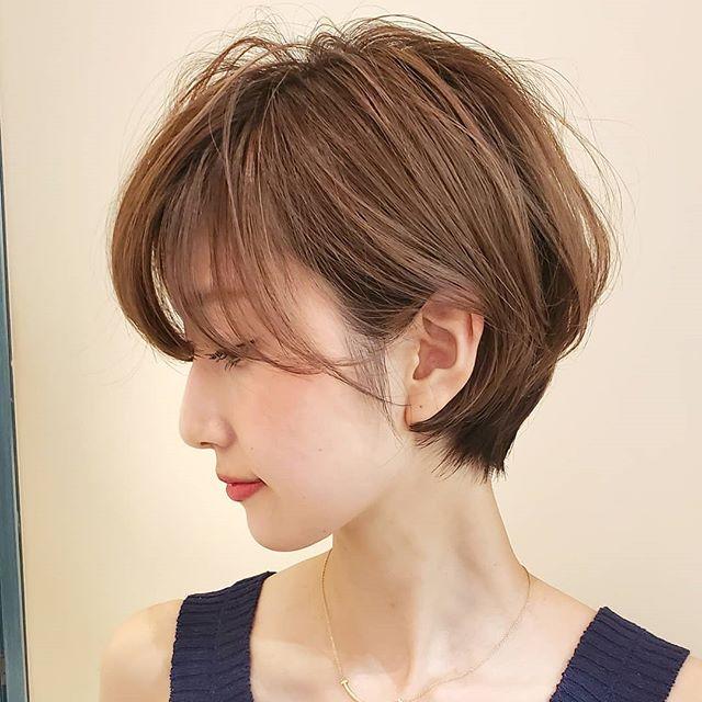 有一种发型叫"鬓角挂耳后",修颜蓬松很立体,最近特别火