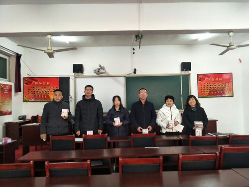 劲往一处拧成绳---赵县第二中学举行拔河比赛