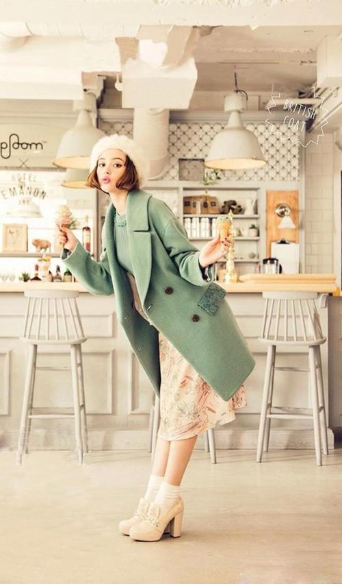 时尚杂志vivi专属模特玉城tinavivi史上最年轻的模特清新范儿十足